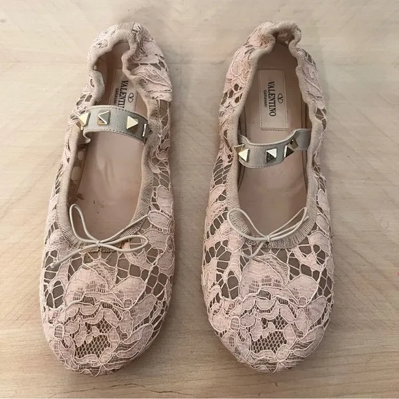 Valentino Garavani Lace Rockstud Ballet Flats Light Pink Lace Size 37.5 US 7.5