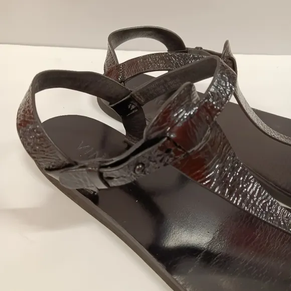 Vince. Black Patent Leather Thong Flat Sandals Size 7.5