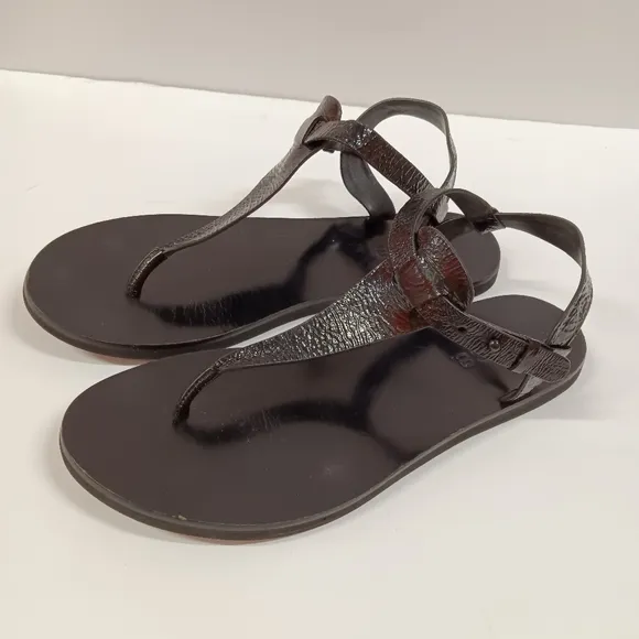 Vince. Black Patent Leather Thong Flat Sandals Size 7.5