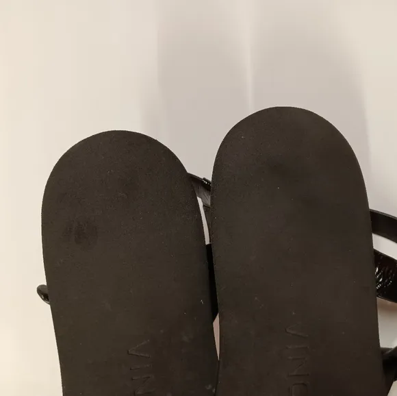 Vince. Black Patent Leather Thong Flat Sandals Size 7.5