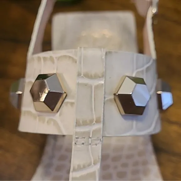 VINCE CAMUTO &quot;DAILETTE&quot; LIGHT TAUPE SNAKE EMBOSSED LEATHER STUD STRAPPY SANDAL🆕