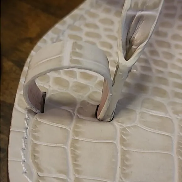 VINCE CAMUTO &quot;DAILETTE&quot; LIGHT TAUPE SNAKE EMBOSSED LEATHER STUD STRAPPY SANDAL🆕