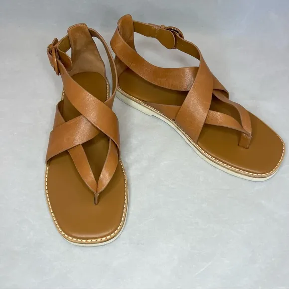 Vince Morris Tan Leather Brown Strappy Flat Thong Sandal in Size 8.5