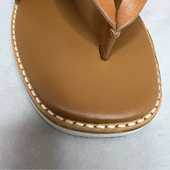 Vince Morris Tan Leather Brown Strappy Flat Thong Sandal in Size 8.5