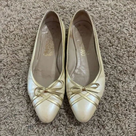 Vintage Salvatore Ferragamo Cream &amp; Gold Ballet Flats