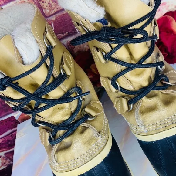 Vintage Sorel Tan Manitou Wool Lined Lace Up Snow Boots