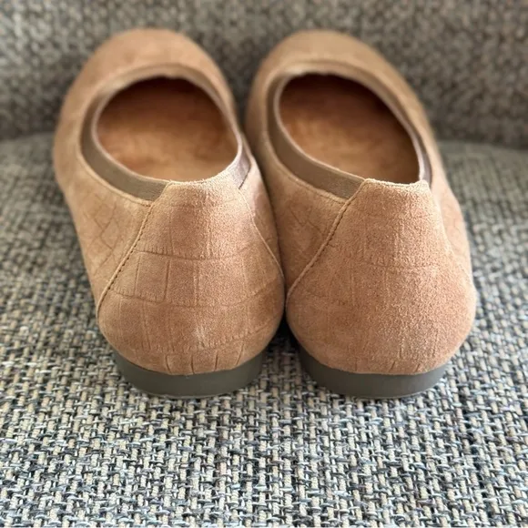 Vionic Anita Flats Tan Suede Leather Slip On Size 6.5 Round Toe