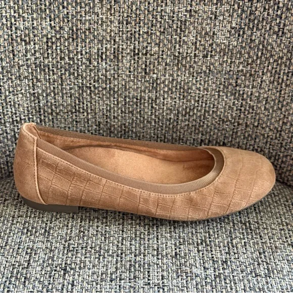 Vionic Anita Flats Tan Suede Leather Slip On Size 6.5 Round Toe
