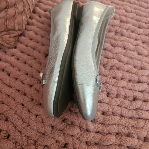 Vionic Women's Silver Ballet Flats
