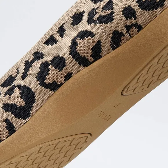 Vivaia Lightweight Pointed-Ballet Flats (Aria Walker) Dark Leopard Women’s 41.5