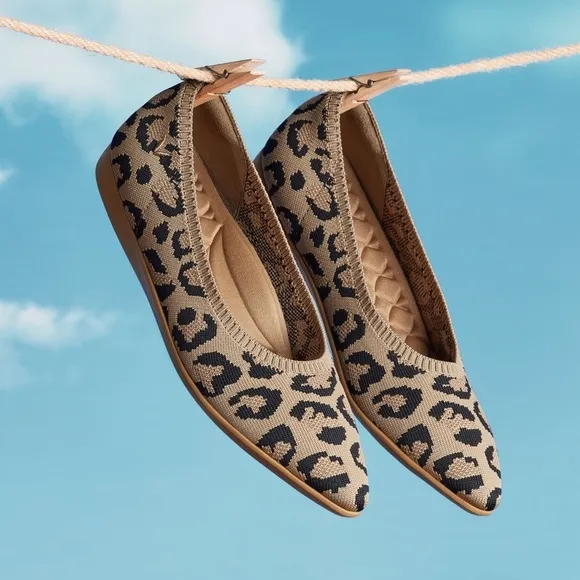 Vivaia Lightweight Pointed-Ballet Flats (Aria Walker) Dark Leopard Women’s 41.5