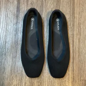 Vivaia‎ Margot 2.0 Square Toe V-Cut Womens Size 39W Ballet Flats Black