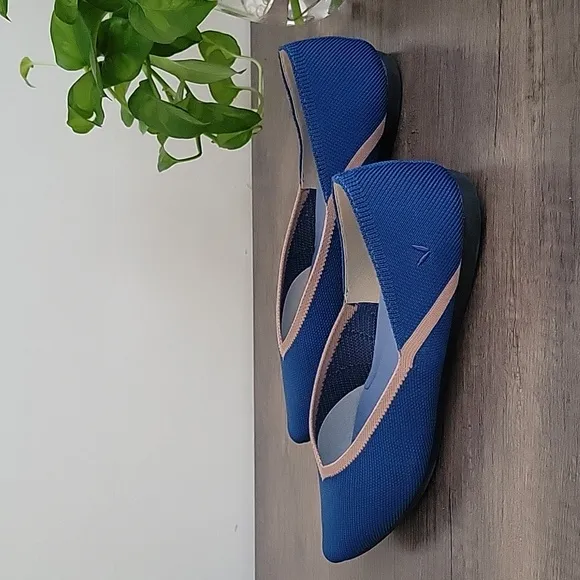 Vivaia Vienna Pointed Toe V Cut Flats Royal Blue and Tan EU Size 38.5 US…