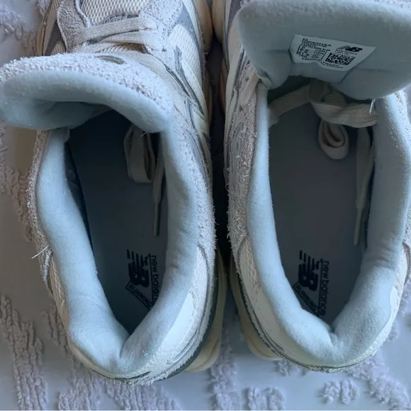 Women’s 9.5 Men’s 8 NEW BALANCE 9060 Quartz Grey Blue Cream Chunky Sneakers NWOB