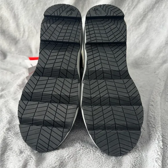 Women's Spyder Camden Black and White Insulated Winter Boots Size 7.5
