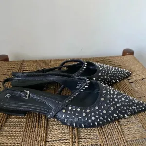 Zara Shoes Women’s 39 Studded Flats Pointed Toe Sling Back Black