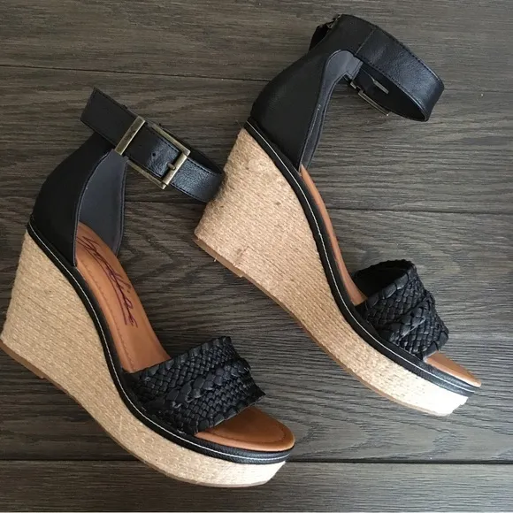 Zodiac NWOB Sabreen Espadrilles Platform Wedge Sandals Ankle Strap size 10 M